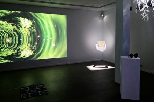 gallery with video game, holograms and polarized leaves